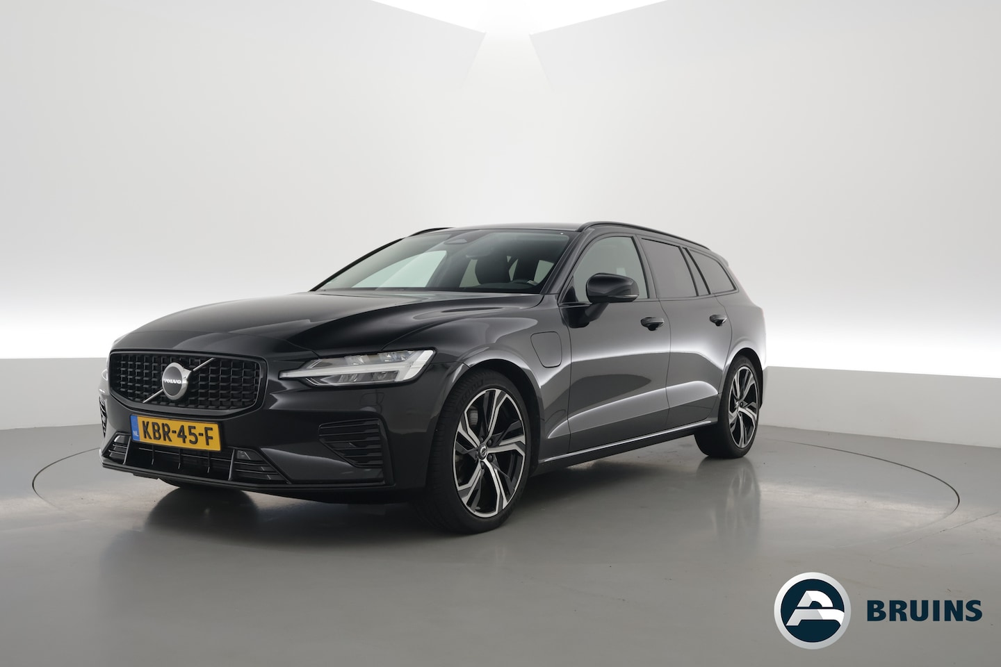 Volvo V60 - 2.0 T6 Plug-in hybrid AWD Plus Dark | Stoel 4 & Stuur Verwarming | achteruitrijcamera | Me - AutoWereld.nl