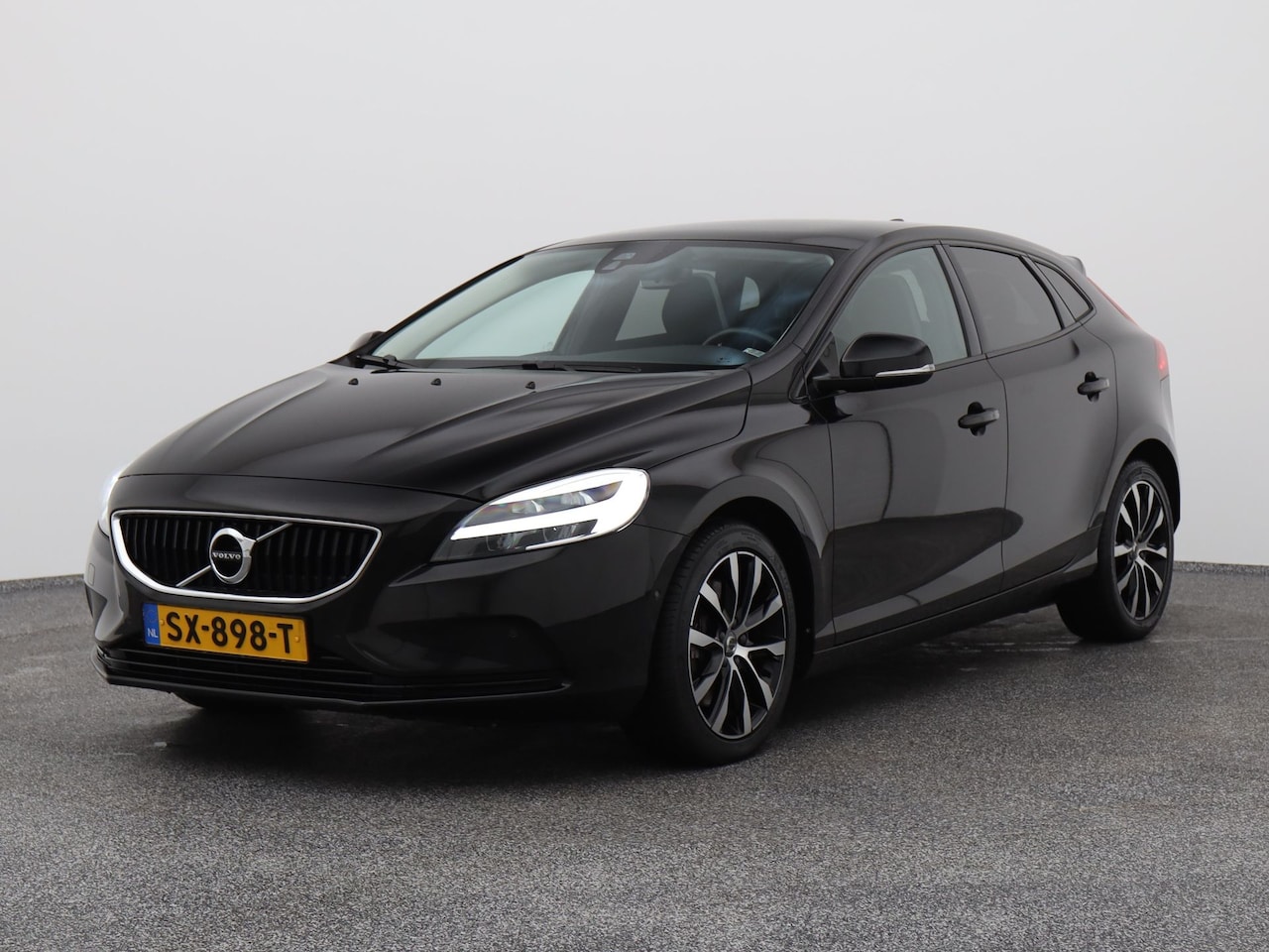 Volvo V40 - 1.5 T3 Dynamic Edition | STOELVERWARMING | TREKHAAK OFFLINE: MOTORSTORING - AutoWereld.nl