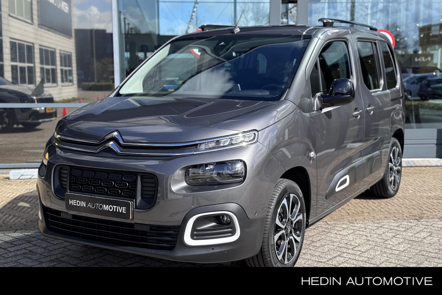 Citroën Berlingo - 1.2 Feel 130pk Automaat | Trekhaak | Navigatie | Camera | Stoelverw. | Carplay | Climate C - AutoWereld.nl