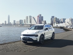 Lynk & Co 01 - More Light Edition | Lederen bekleding | Stoelverwarming |