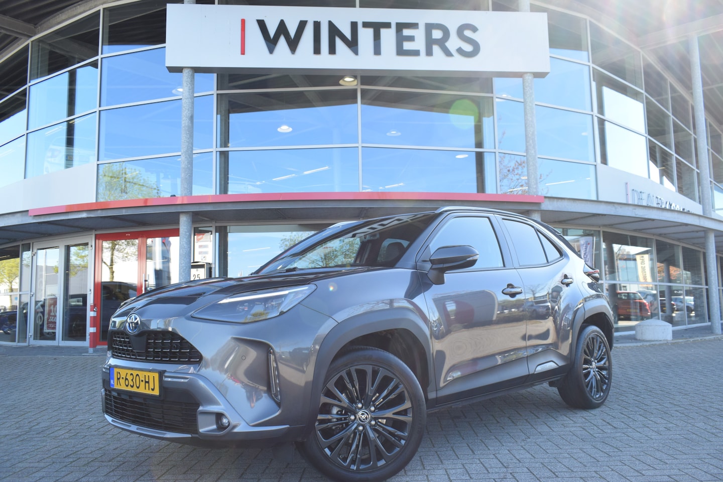 Toyota Yaris Cross - 1.5 Hybrid Adventure | Trekhaak | Navigatie | Camera | Stoelverwarming | Apple Carplay + A - AutoWereld.nl