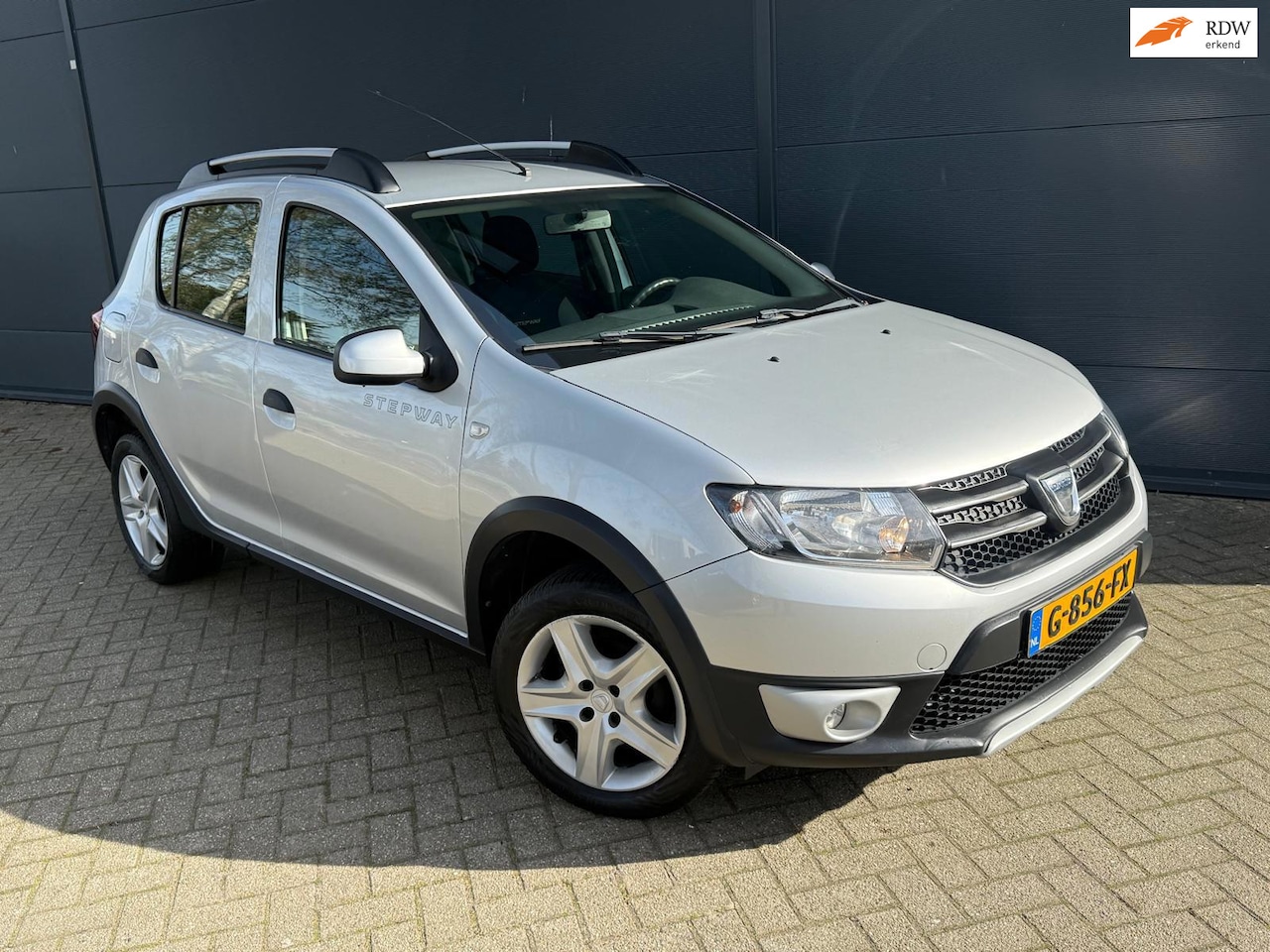 Dacia Sandero Stepway - 0.9 TCe Easy-R Lauréate/Navi/bluetooth/Airco/cruise/park sensoren - AutoWereld.nl