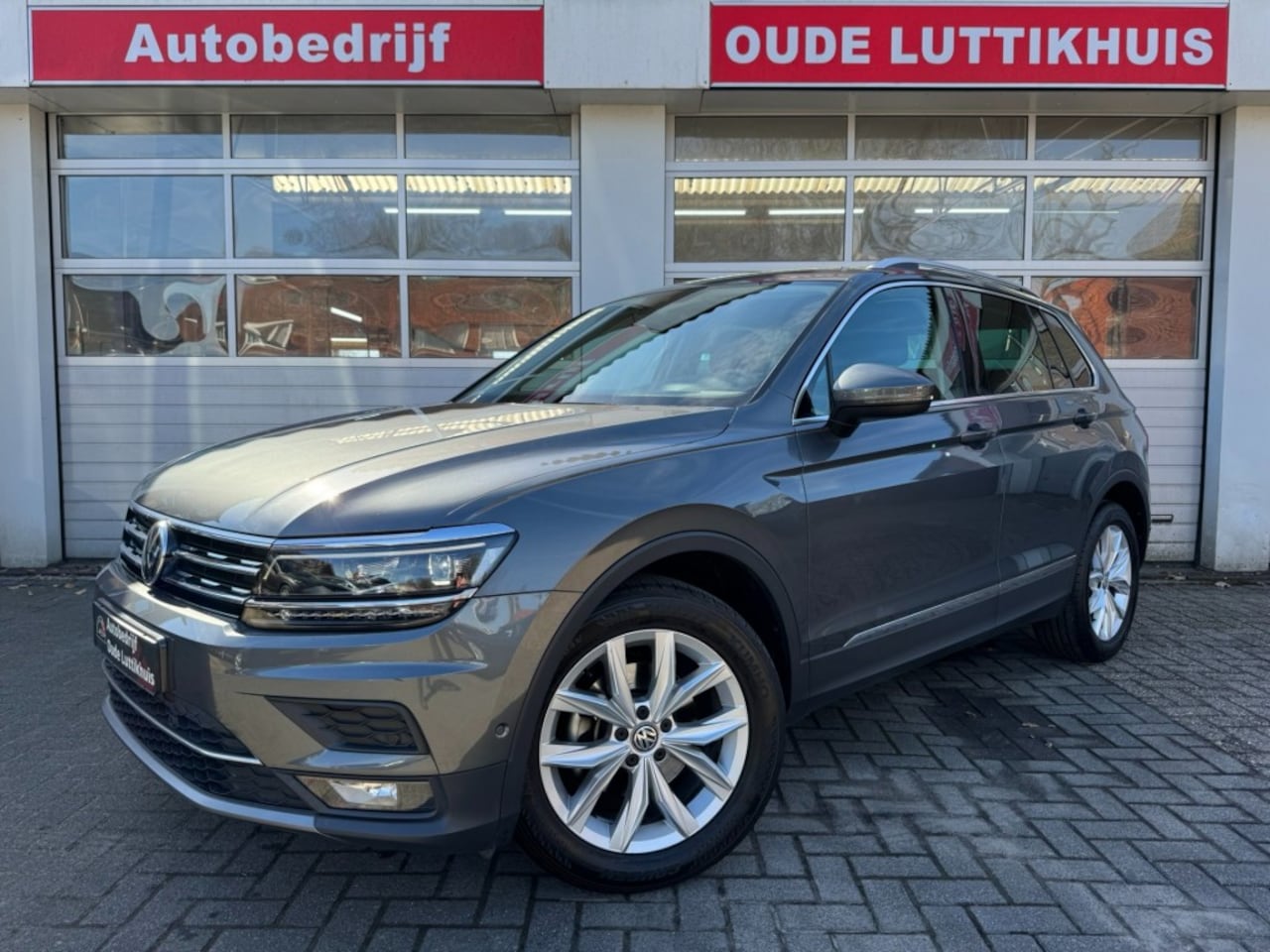 Volkswagen Tiguan - 1.5TSI 150PK DSG Highline Full-Led Virtual Camera ACC Keyless Navi - AutoWereld.nl