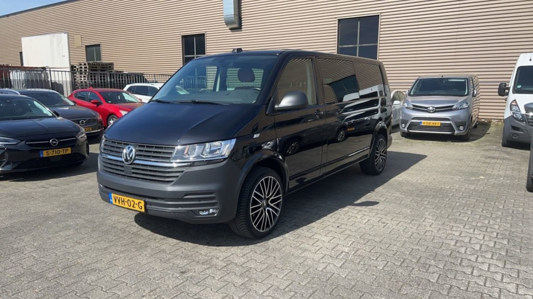 Volkswagen Transporter - 2.0 TDI L2H1 30 Dubbel Cabine Comfortline - Leer - ACC - Camera - AutoWereld.nl