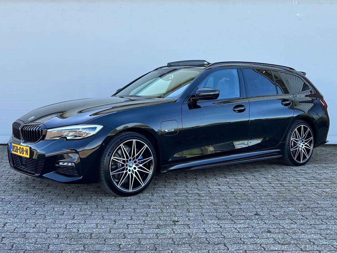 BMW 3-serie Touring - 330e | M Sport | Panorama | Sfeerverl. | Head-Up | Maxton Design - AutoWereld.nl
