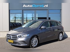 Mercedes-Benz B-klasse - B180 Premium Plus AUTOMAAT, NAVI, Camera, Trekhaak, half Leder