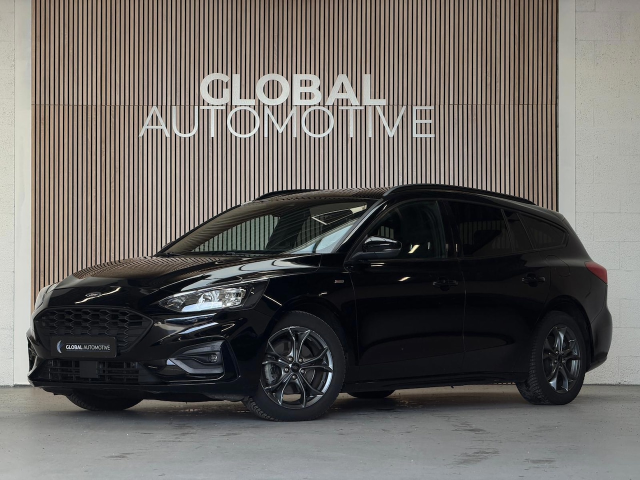 Ford Focus Wagon - 1.0 EcoBoost ST Line - AUTOMAAT - CARPLAY - AutoWereld.nl