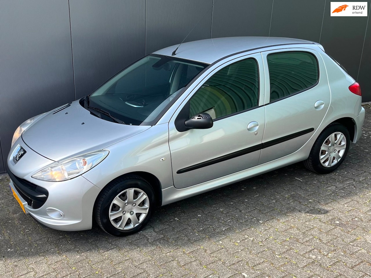 PEUGEOT 206+