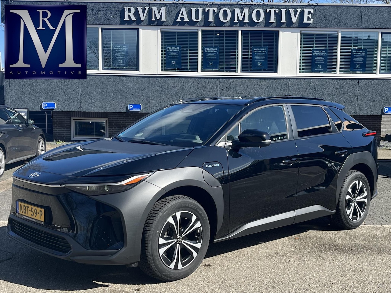 Toyota bZ4X - Dynamic 71 kWh VAN: 35.900,- VOOR: 32.877,- UW LENTEVOORDEEL: 3.023,- | mega compleet EN R - AutoWereld.nl