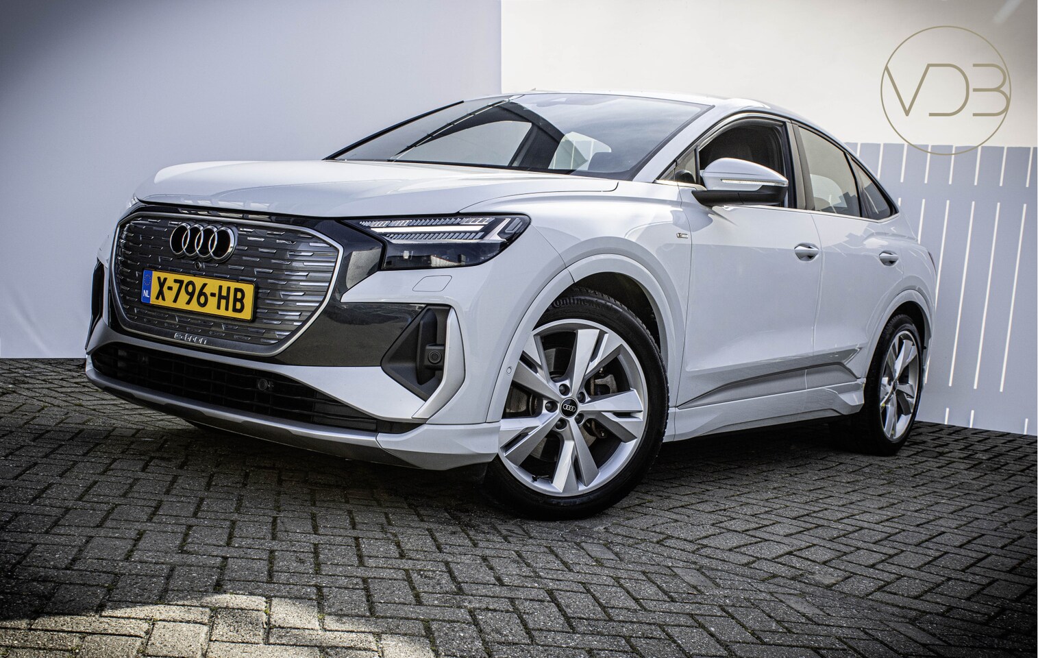Audi Q4 Sportback e-tron - 50 299pk S-Line SOH 92% Trekhaak Camera Origineel NL - AutoWereld.nl