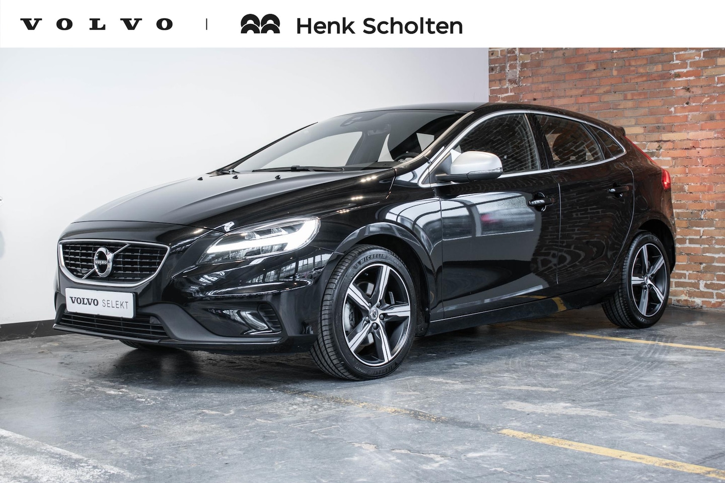 Volvo V40 - T3 R-Design | Parkeercamera | Navigatie | Parkeersensoren voor + achter | Stoelverwarming - AutoWereld.nl