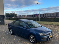 Ford Focus - 1.6-16V Futura