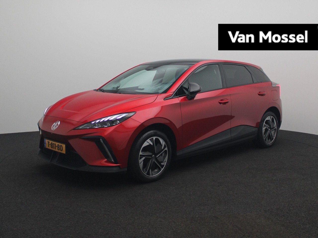 MG MG4 - Long Range Luxury 64 kWh | Navi | 360 Camera | Led Koplampen | Apple Carplay | Keyless Ent - AutoWereld.nl