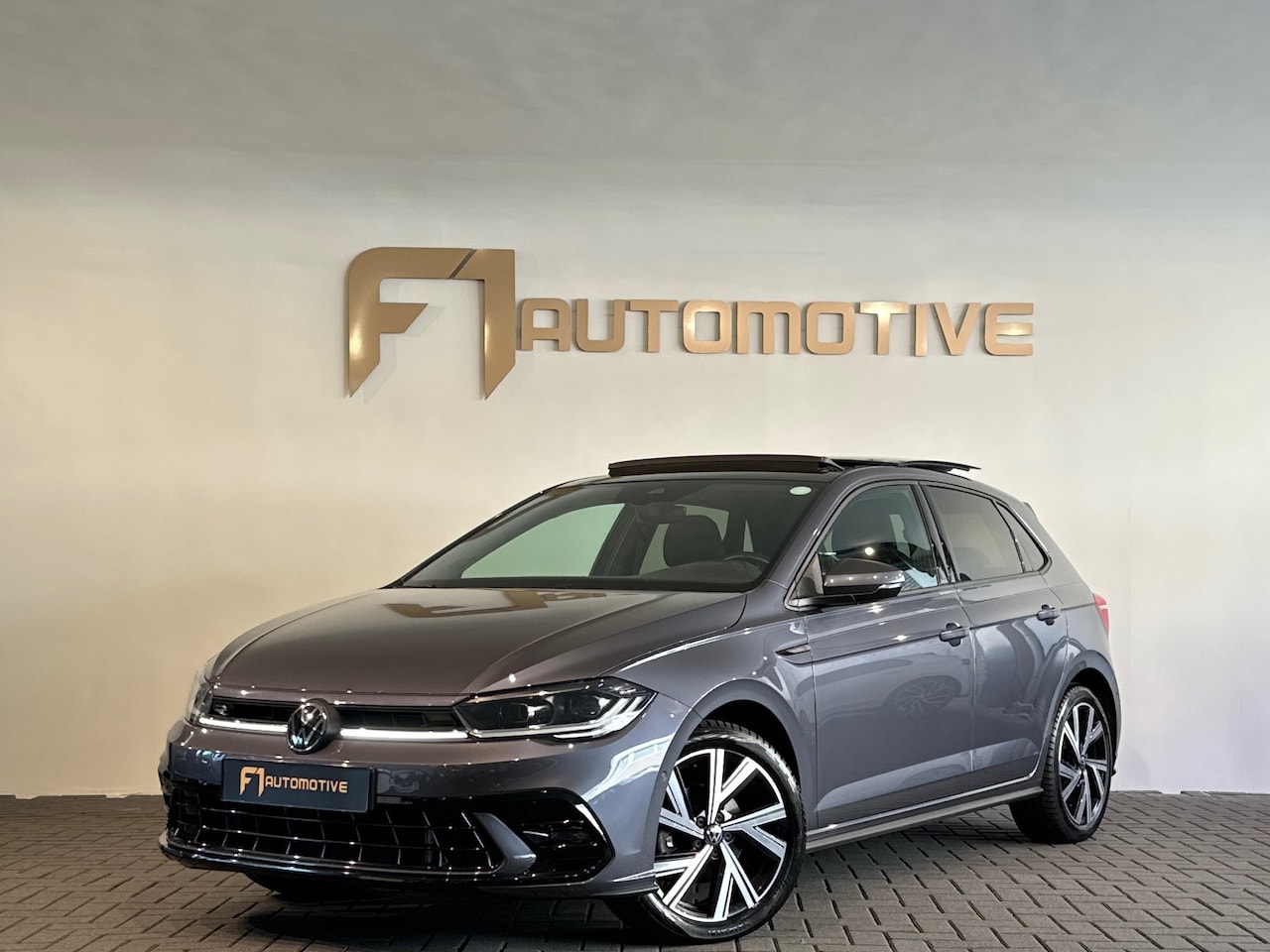 Volkswagen Polo - 1.0 TSI R-Line Business Pano|IQ|Keyles|Camera - AutoWereld.nl