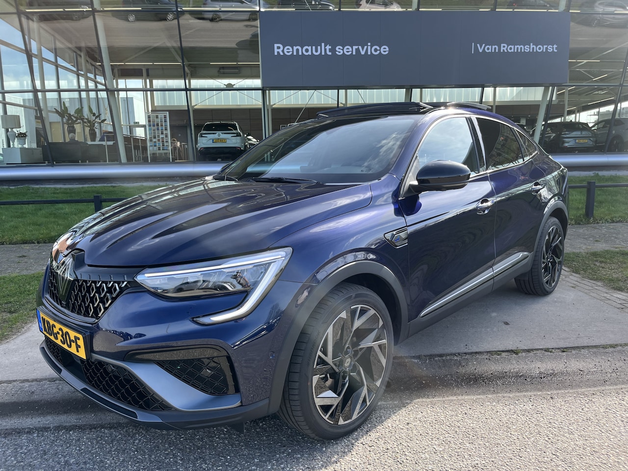 Renault Arkana - 1.6 E-Tech full hybrid 145PK esprit Alpine / Schuif-/Kanteldak / 360 Camera / Stoelverw.+S - AutoWereld.nl