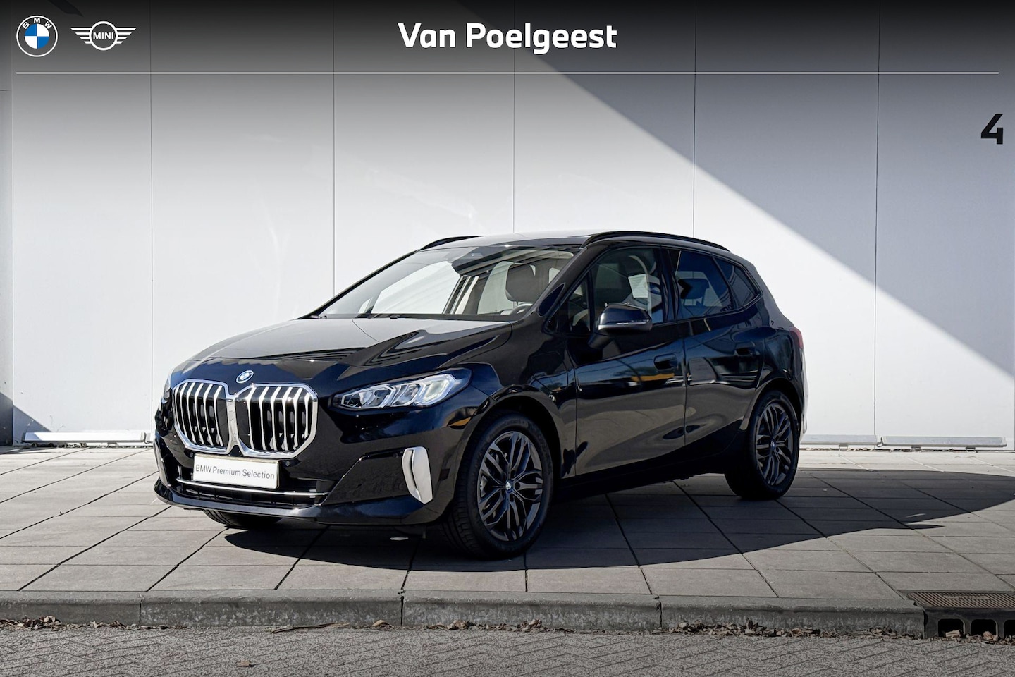BMW 2-serie Active Tourer - 225e xDrive Stuurwielrand Verwarming / Glazen dak / Electrische Zwenkhaak / Getinte Ramen - AutoWereld.nl