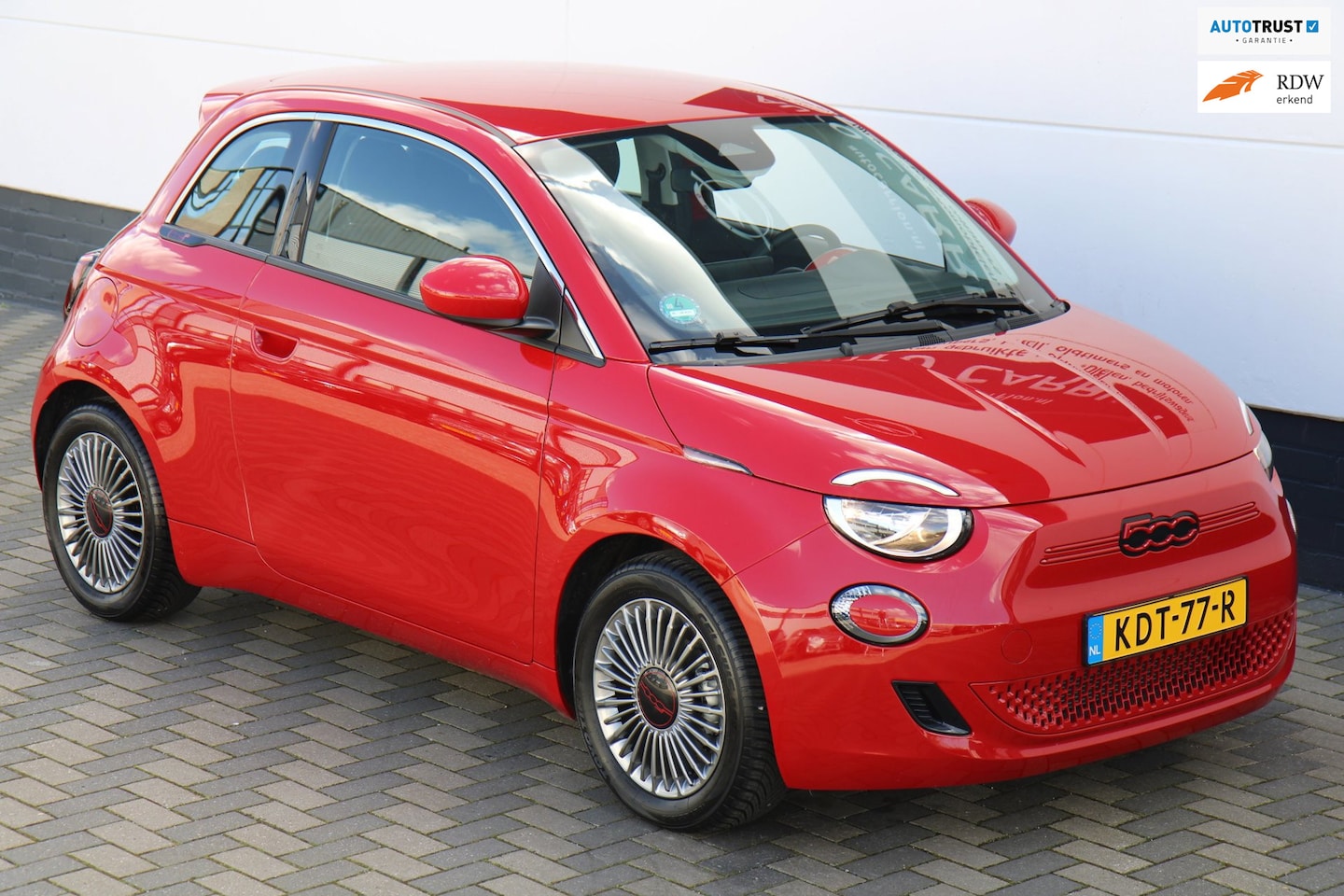 Fiat 500 - Red 24 kWh Carplay Camera Navi Cruise SOH 98% !! - AutoWereld.nl