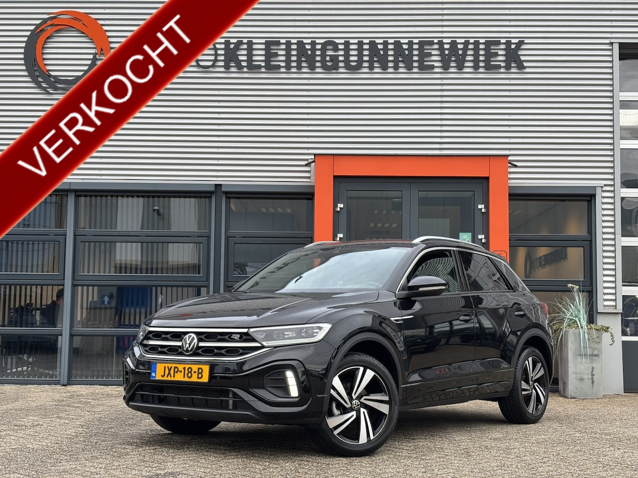 Volkswagen T-Roc - 1.5 TSI R-Line Edition / Applecarplay/AndroidAuto / Digital Cockpit / Stoelverwarming / El - AutoWereld.nl