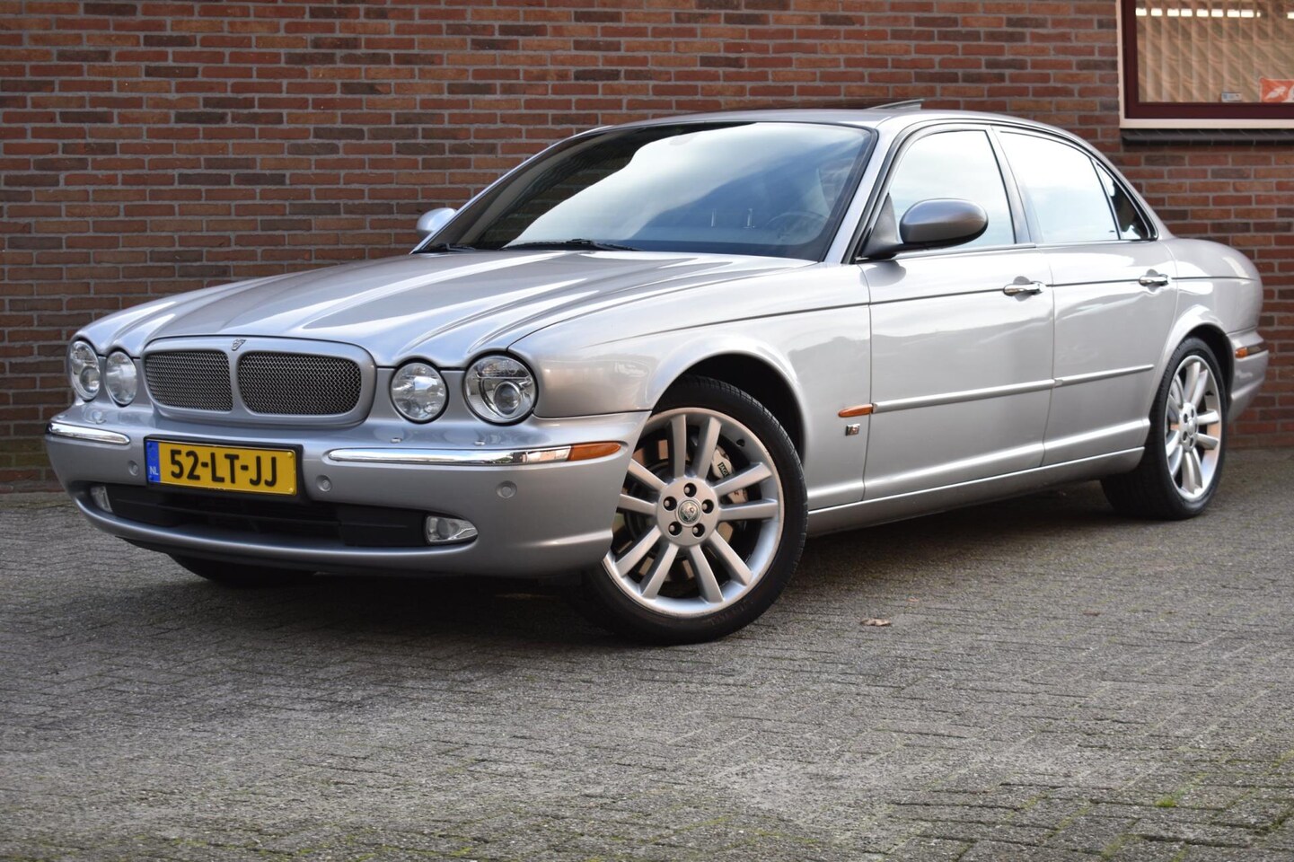 Jaguar XJR - 4.2 V8 S/C '03 Youngtimer Leder Clima Cruise Inruil mogelijk Kantel schuif 396 pk - AutoWereld.nl