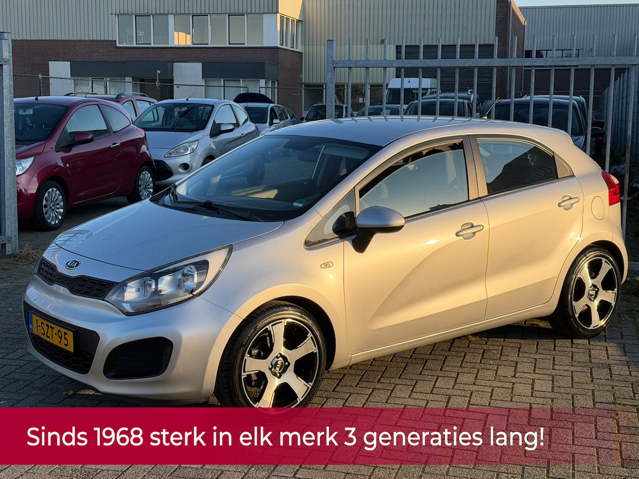 Kia Rio - 1.4 CVVT Comfort Pack 109PK 5 DEURS! AIRCO l 17'LMV l MTF-STUUR l ELEK PAKKET! DEALER OH l - AutoWereld.nl