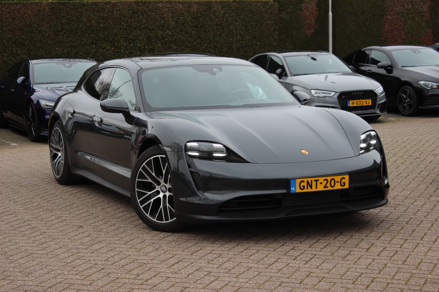 Porsche Taycan Sport Turismo - 93 kWh / Panoramadak / Camera / Bose / 20'' / Luchtvering / Leder / Warmtepomp / Dodehoek - AutoWereld.nl