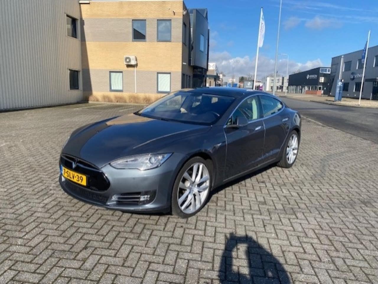 Tesla Model S - Base free charge SOH 88% - AutoWereld.nl