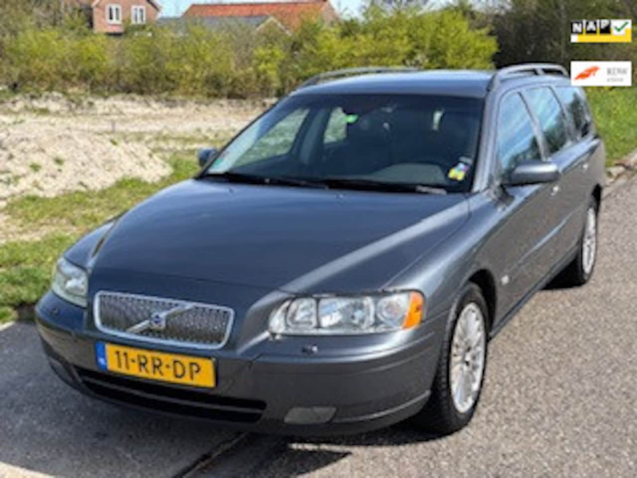 Volvo V70 - 2.4 Momentum Automaat ECC Leder Electric pakket LMV 16" Cruisecontrol Audio/CD Trekhaak De - AutoWereld.nl