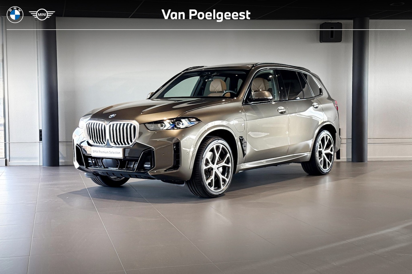 BMW X5 - xDrive50e | M Sport | Glazen Panoramadak | Harman Kardon | Soft-close | Trekhaak | - AutoWereld.nl