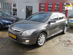 Hyundai i30 - 2.0i Style , AUTOMAAT , NIEUWE APK