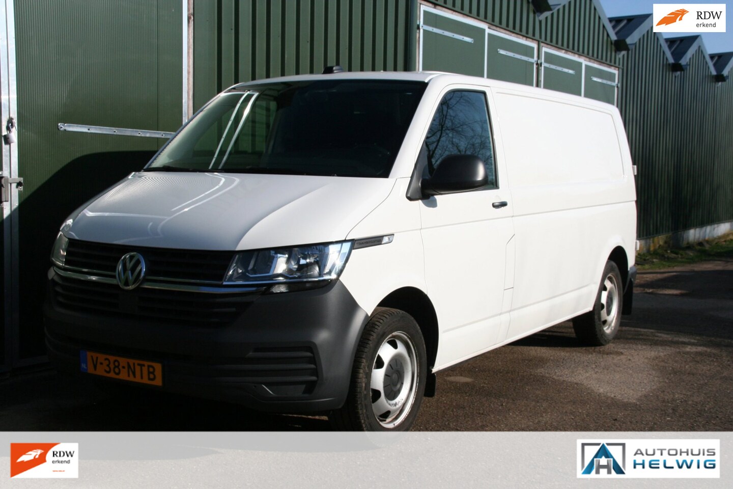 Volkswagen Transporter - 6.1 2.0 TDI L2H1 3200 Comfortline 199 PK AIRCO, NAVIGATIE, TREKHAAK - AutoWereld.nl