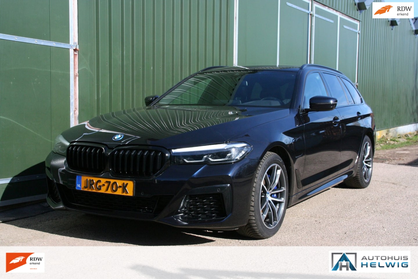 BMW 5-serie Touring - 530e xDrive M-SPORT, ZWART LEER, PANORAMADAK, NAVIGATIE, CAMERA - AutoWereld.nl