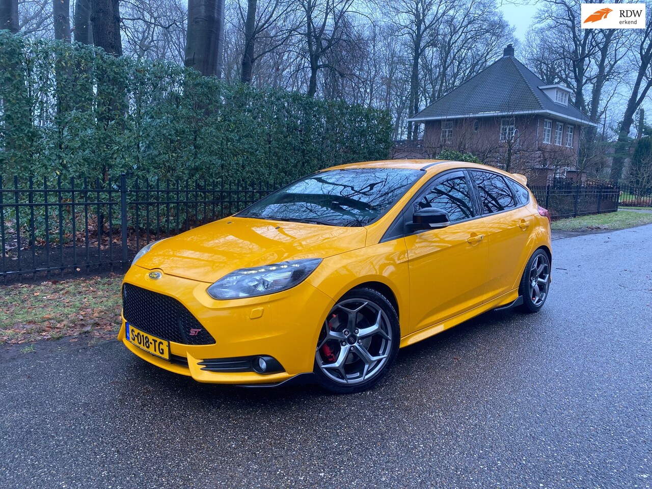 Ford Focus - 2.0 EcoBoost ST-3 Recaro, Camera, 275PK!! - AutoWereld.nl