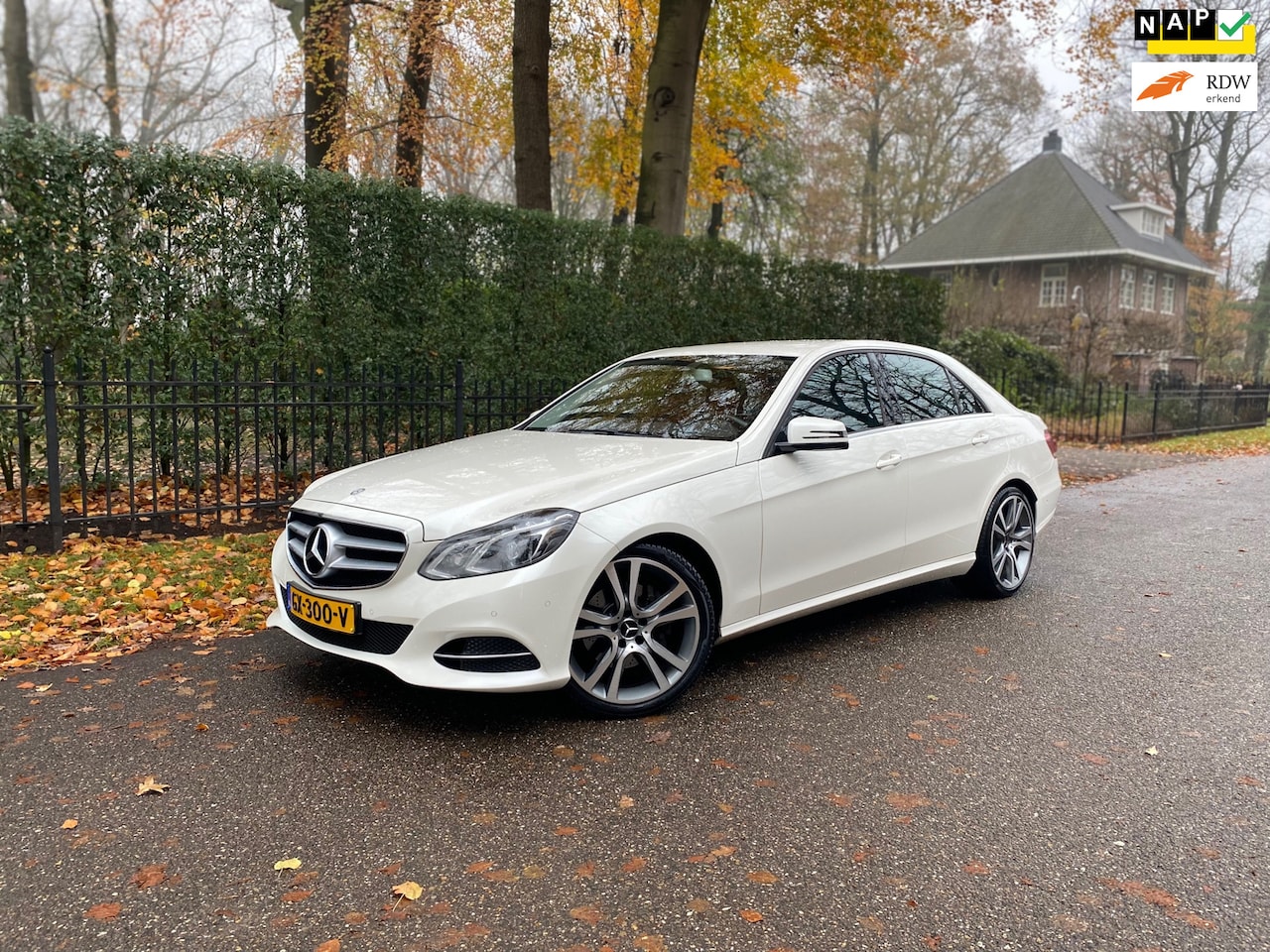 Mercedes-Benz E-klasse - 200 Parelmoer Wit, Trekhaak, Leer NAP - AutoWereld.nl