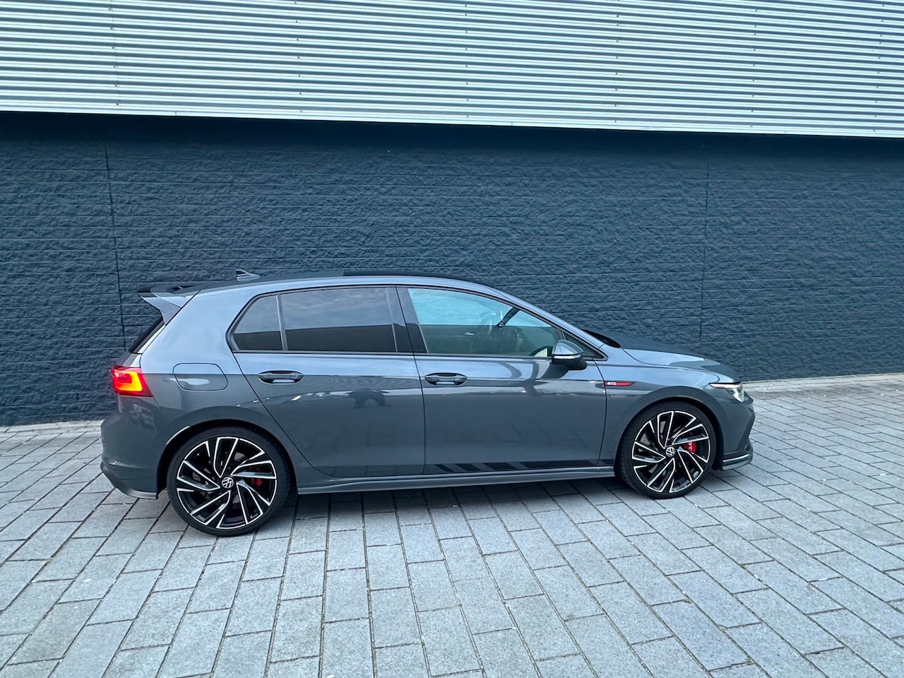 Volkswagen Golf - 2.0 TSI GTI Clubsport / 300PK / IQ / S / DSG PANO - AutoWereld.nl