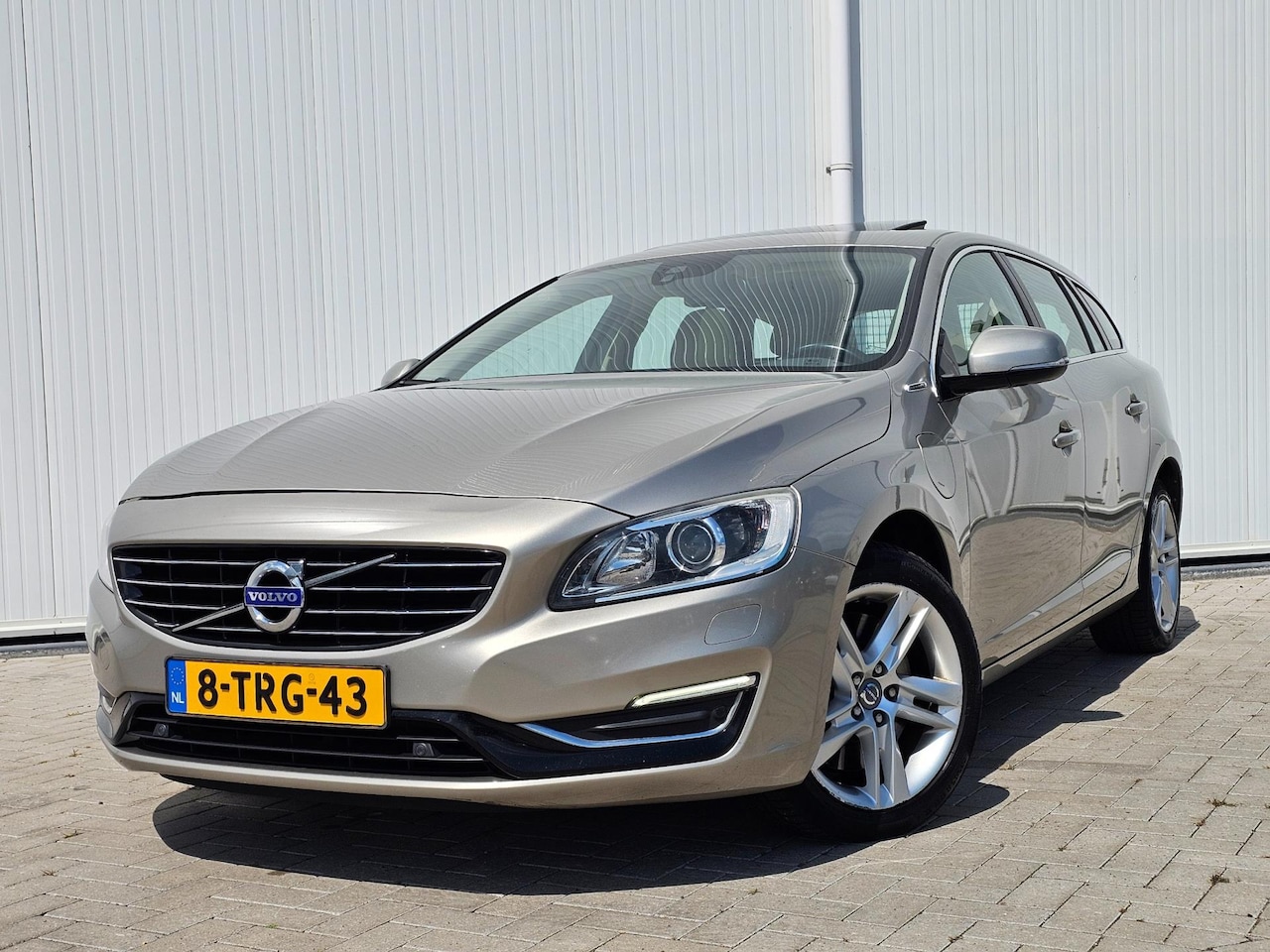 Volvo V60 - 2.4 D6 AWD Plug-In Hybrid Summum 1e eig. bj 2014 Distributie vv. Volledig onderhouden! Net - AutoWereld.nl