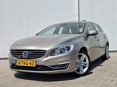 Volvo V60 - 2.4 D6 AWD Plug-In Hybrid Summum 1e eig. bj 2014 Distributie vv. Volledig onderhouden Nett
