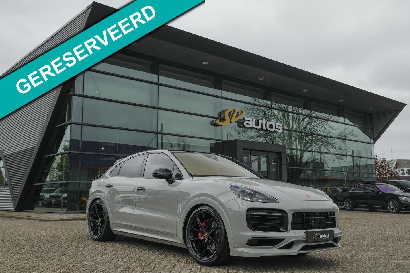Porsche Cayenne Coupé - 3.0 E-Hybrid 462PK Krijtgrijs SportDesign Burmester Luchtvering *SOH 92%* Lightweight Pack - AutoWereld.nl