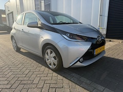 Toyota Aygo - 1.0 VVT-i x-play Cruise control CarPlay Navigatie Achteruitrijcamera