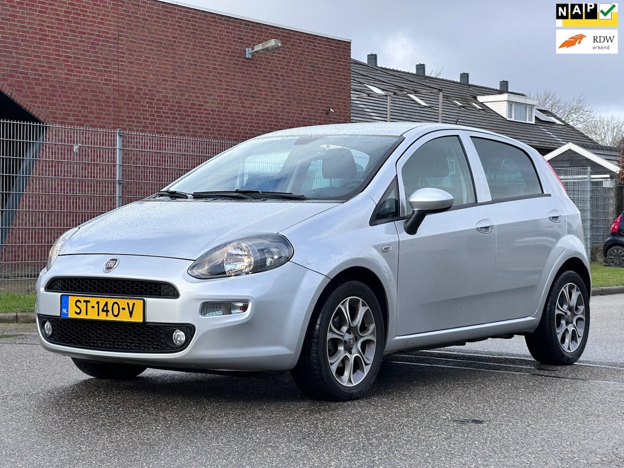 Fiat Punto Evo - 0.9 TwinAir Sempre 5DR*Navigatie*Cruise*Clima*NAP*Parkeersensoren*LM velgen*Dealer onderho - AutoWereld.nl