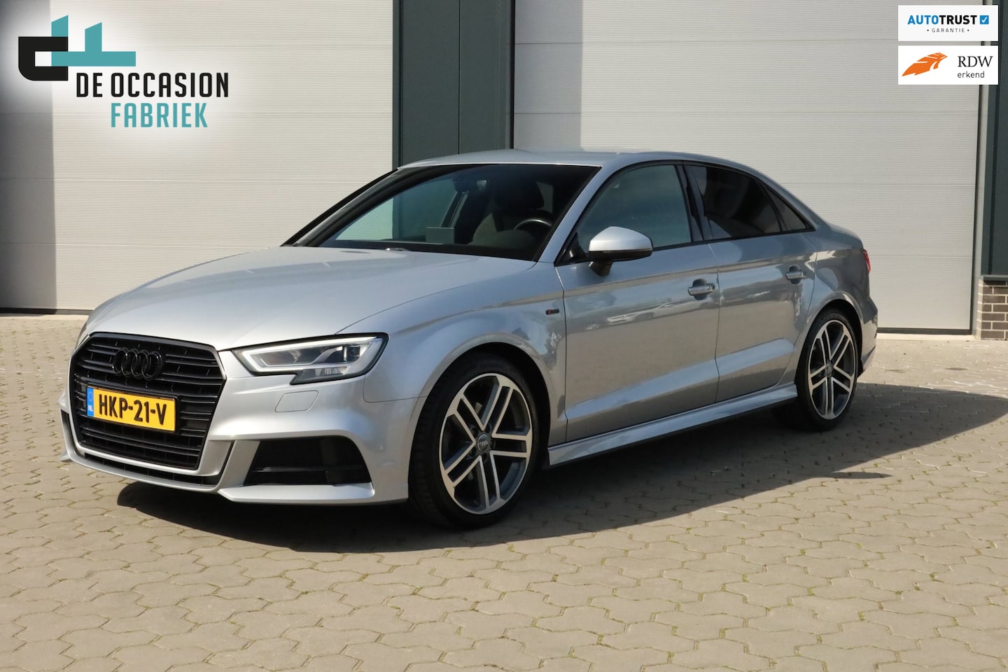 Audi A3 Limousine - 35 TFSI CoD Sport S Line Edition Navi Cruise 2x S-Line - AutoWereld.nl