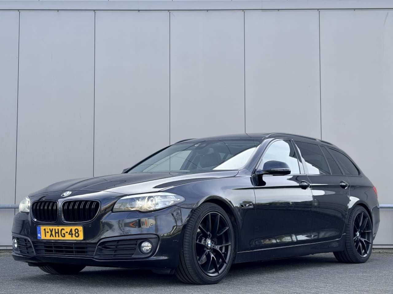 BMW 5-serie Touring - 520i High Executive - pano - navi - airco - leder - AutoWereld.nl