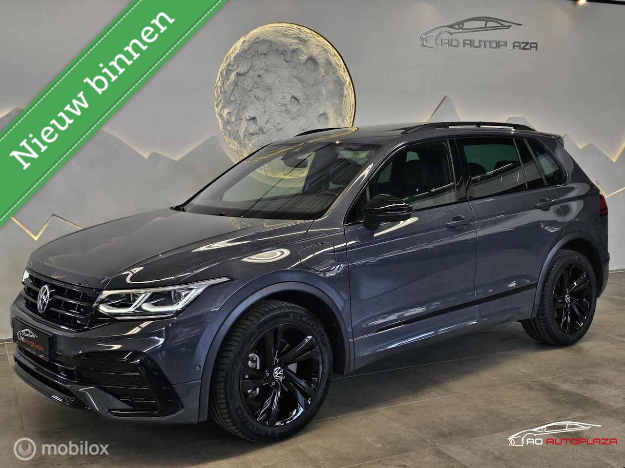 Volkswagen Tiguan - 1.4 TSI eHybrid R-Line Panorama/Keyless/Black style - AutoWereld.nl