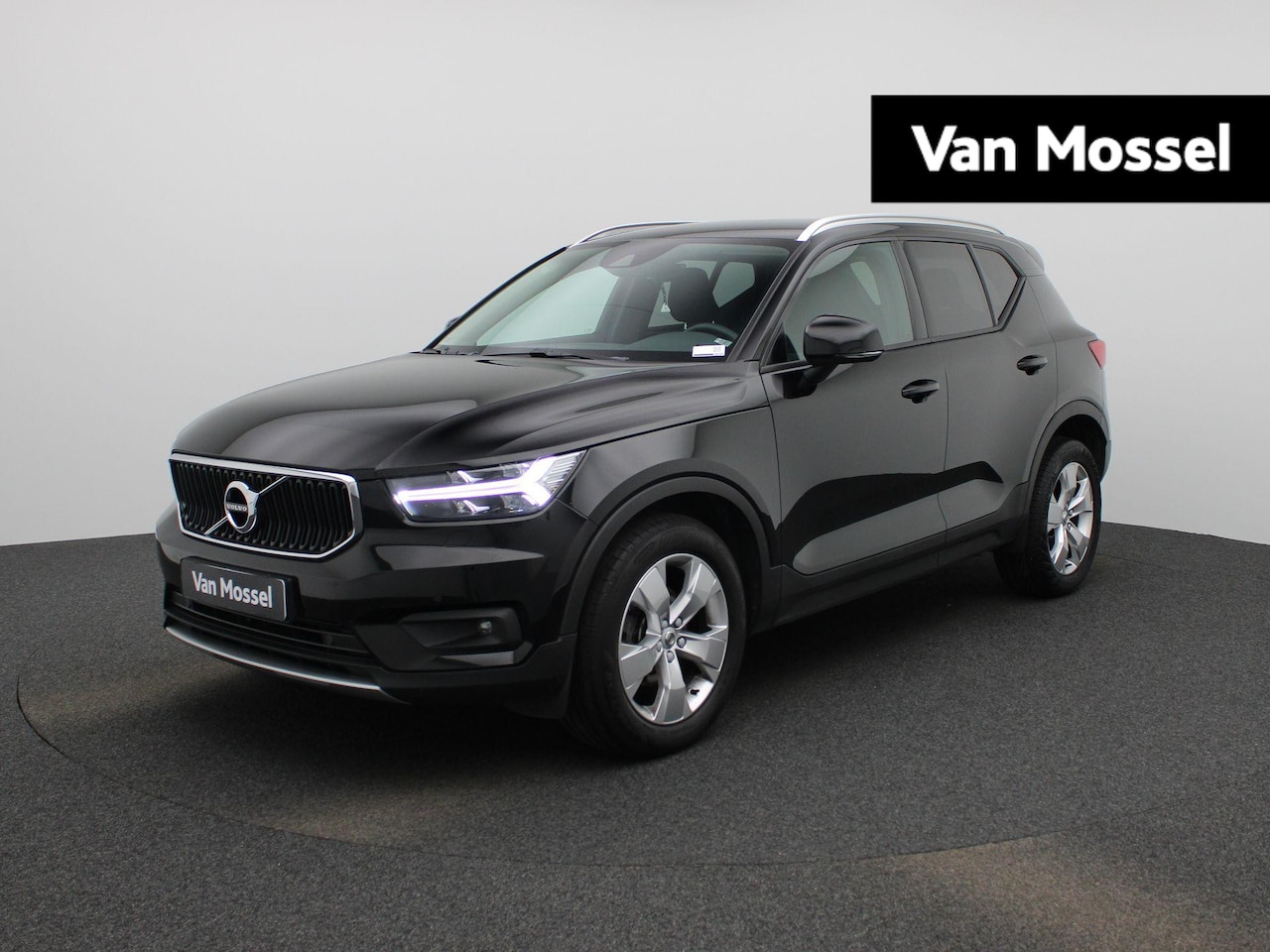 Volvo XC40 - 1.5 T3 Momentum Automaat | Navigatie | Stoel+stuur verwarming | Camera | Cruise Control | - AutoWereld.nl