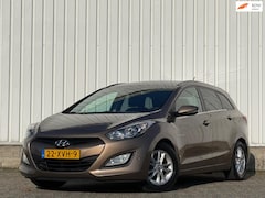 Hyundai i30 Wagon - 1.6 GDI Business Edition Navigatie, Camera, Climate, Cruise, PDC, LMV, ElektrischeRamen, D