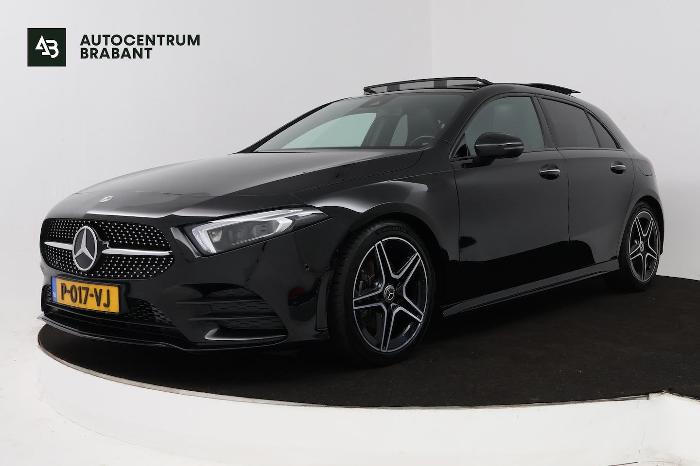 Mercedes-Benz A-klasse - 180 Business Solution AMG (PANORAMADAK, TREKHAAK AFNEEMBAAR, STOELVERWARMING, SFEERVERLICH - AutoWereld.nl