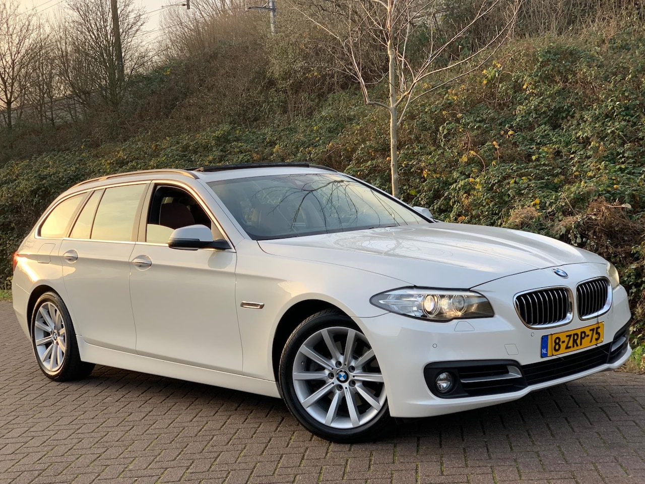 BMW 5-serie Touring - 520d High Executive PANO/LEDER/NAVI/FULL HEAD UP TOPSTAAT! - AutoWereld.nl