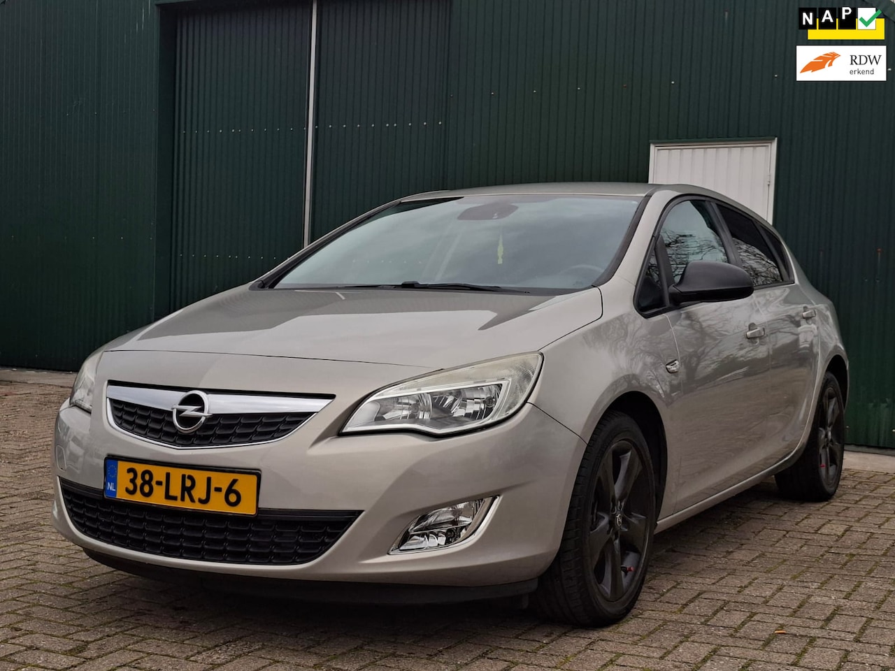Opel Astra - 1.6 Edition/ Navi/Camera/Cruise/NAP! - AutoWereld.nl