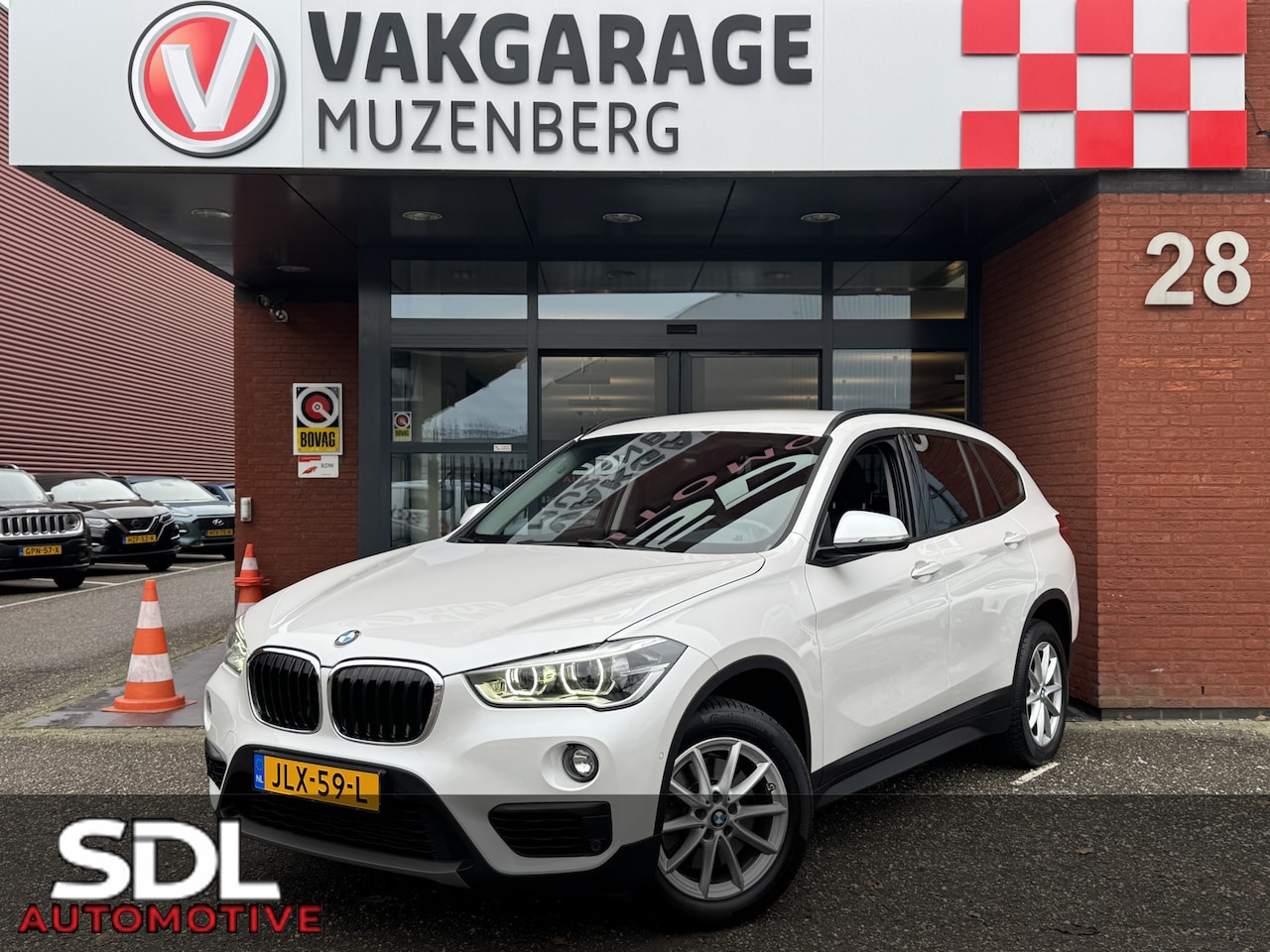 BMW X1 - sDrive20i Executive // LEDEREN BEKLEDING // MEMORY SEAT // ELEK. ACHTERKLEP // NAVI // CAM - AutoWereld.nl