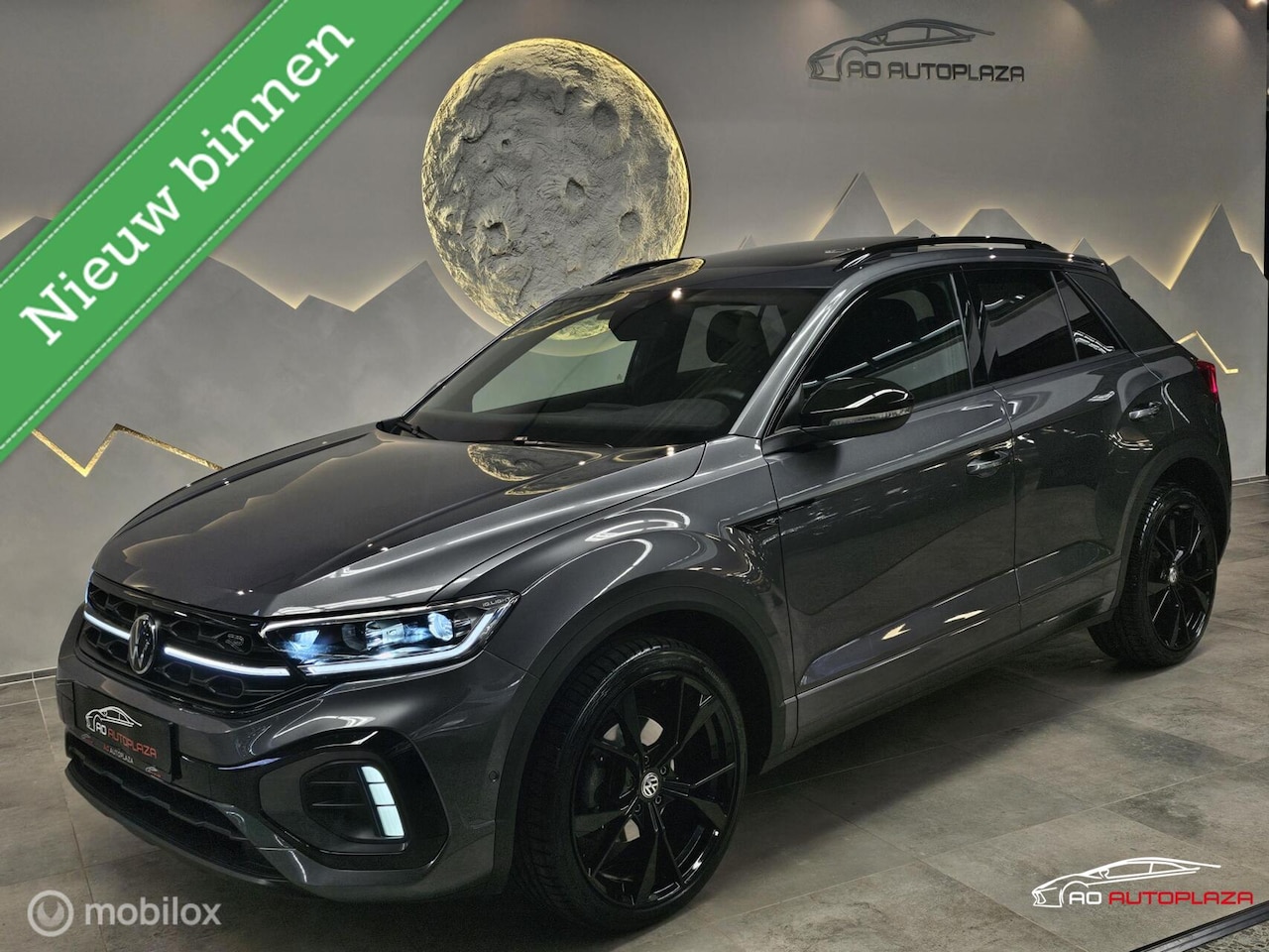 Volkswagen T-Roc - 1.5 TSI 3x R-Line Panorama/Keyless/Black Style/Matrix - AutoWereld.nl