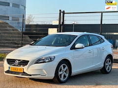 Volvo V40 - 1.6 D2 Kinetic Business|NAVI|PSENSOR|TREKHAAK|CRUISE|AIRCO